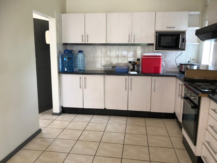To Let 4 Bedroom Property for Rent in Blue Bend Eastern Cape